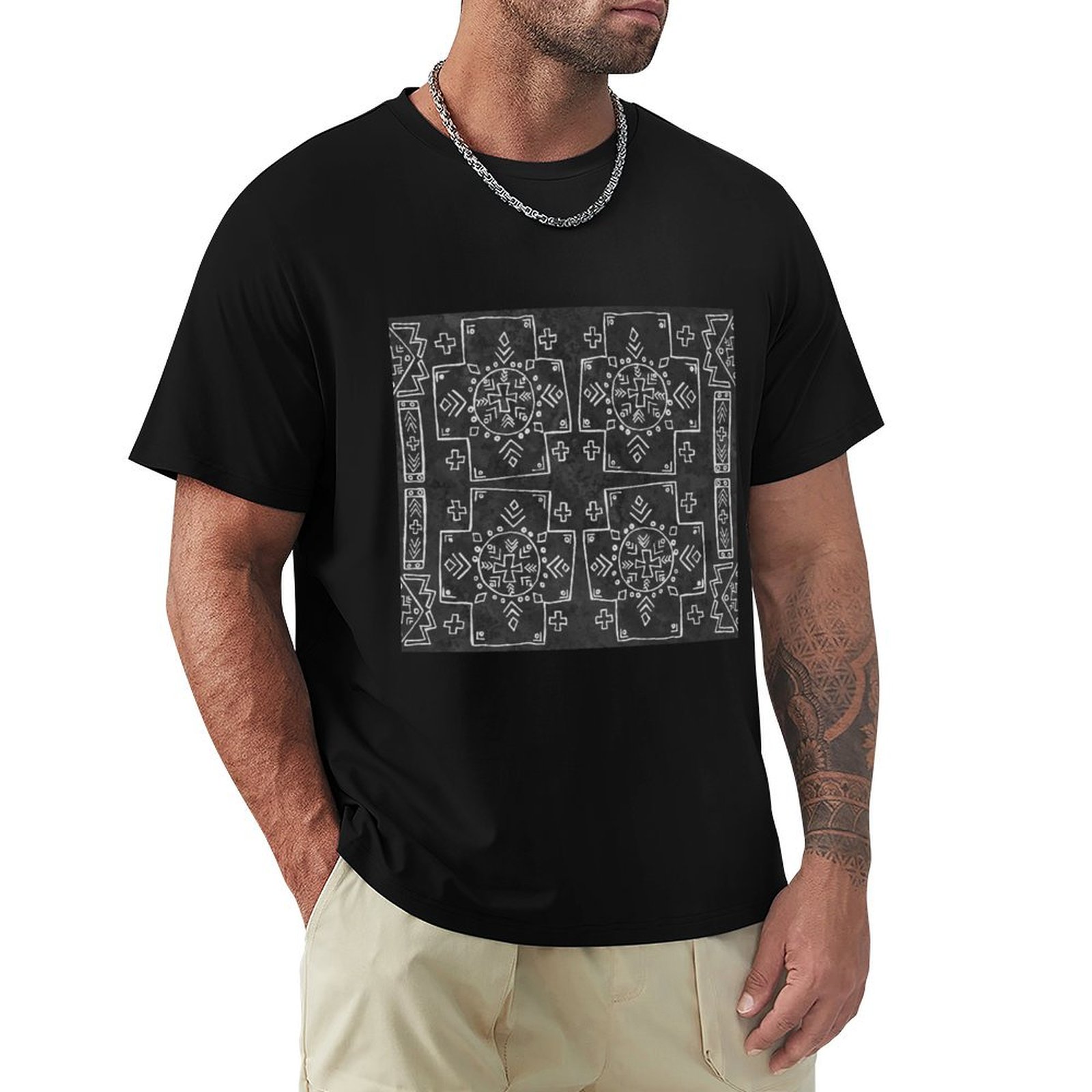 Mudcloth Print Top - マリの部族の泥染め布、十字架とシンボル、黒のTシャツ、ユーティリティワーク半袖トップ