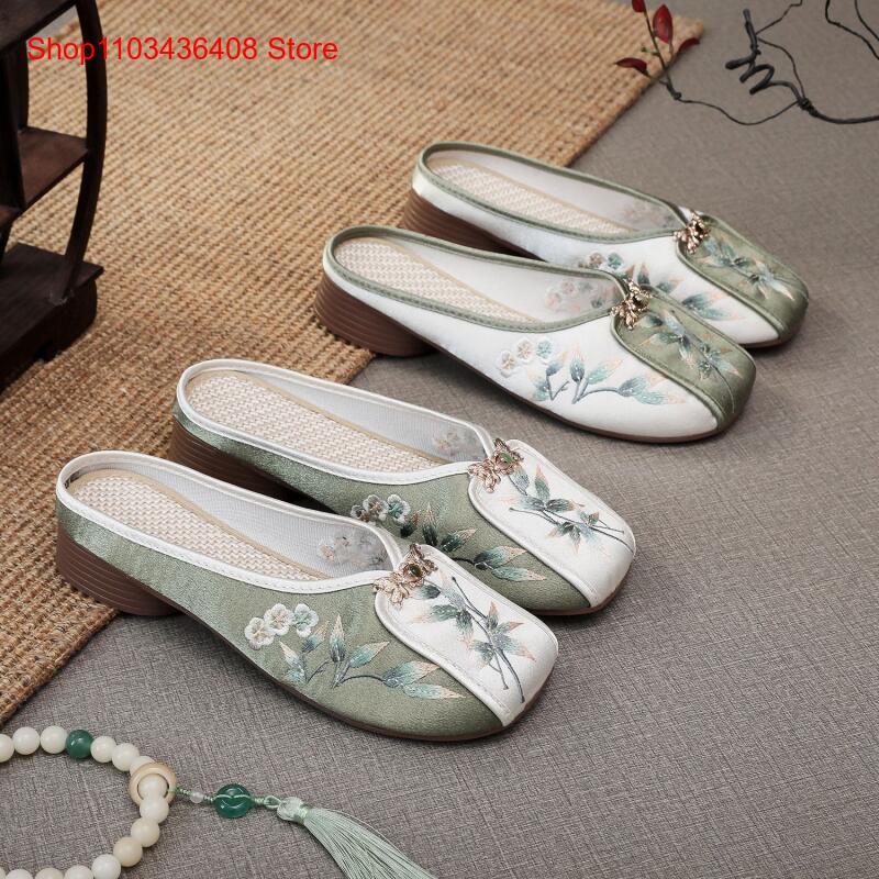 Ethnic And Fashion - 新しい刺繍入りスリッパ、女性用ホームフラット布製シューズ、ナショナルファッションとエスニックスタイルの刺繍入りスリッパ
