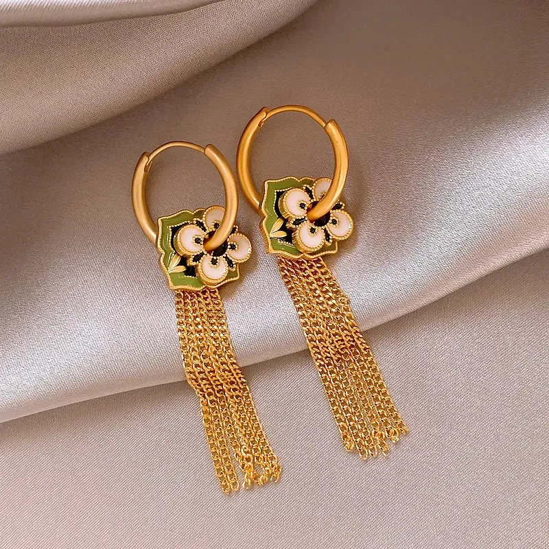 女性のための花の形をした金色のタッセルのイヤリング,エスニッ - Ethnic Fashion Way のレビューと価格