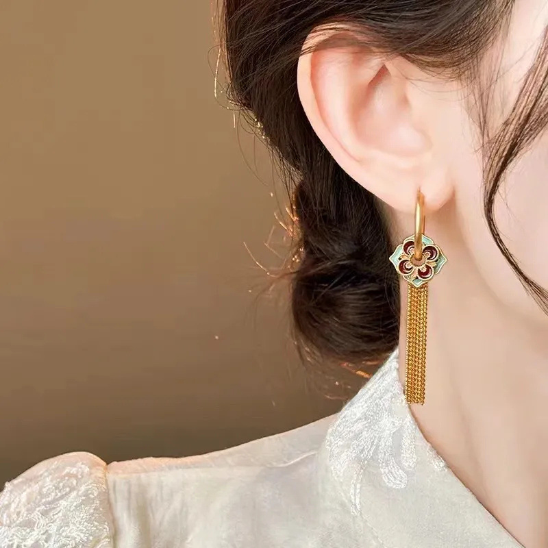 女性のための花の形をした金色のタッセルのイヤリング,エスニッ - Ethnic Fashion Way のレビューと価格