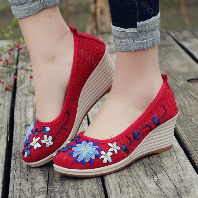 刺繍入り女性用コンフォートウェッジプラットフォームシューズ、 - Ethnic And Fashion のレビューと価格