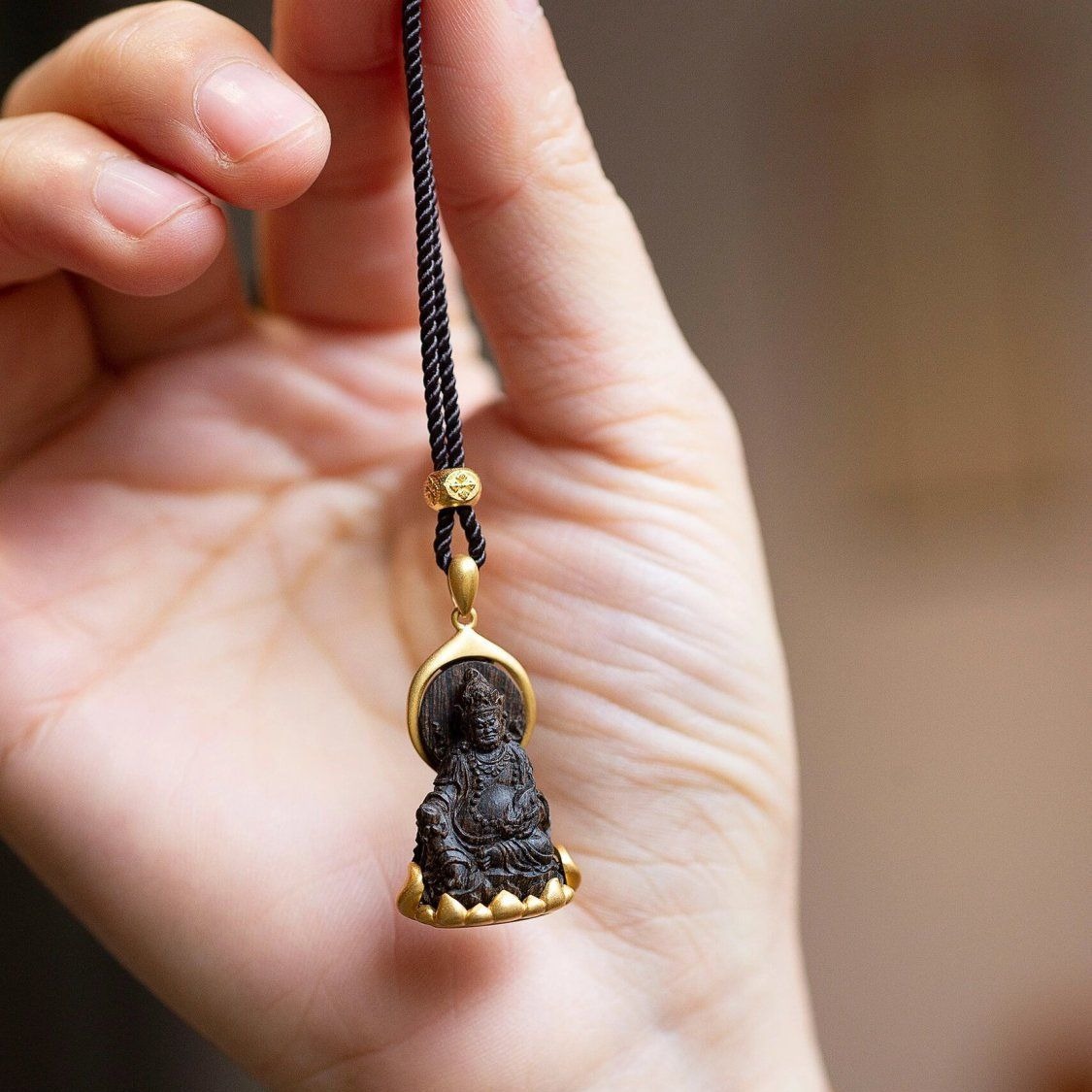 黄色の富の神のペンダント、幸運を引き寄せる仏陀ペンダントネッ - Ethnic Fashion Meaning のレビューと価格